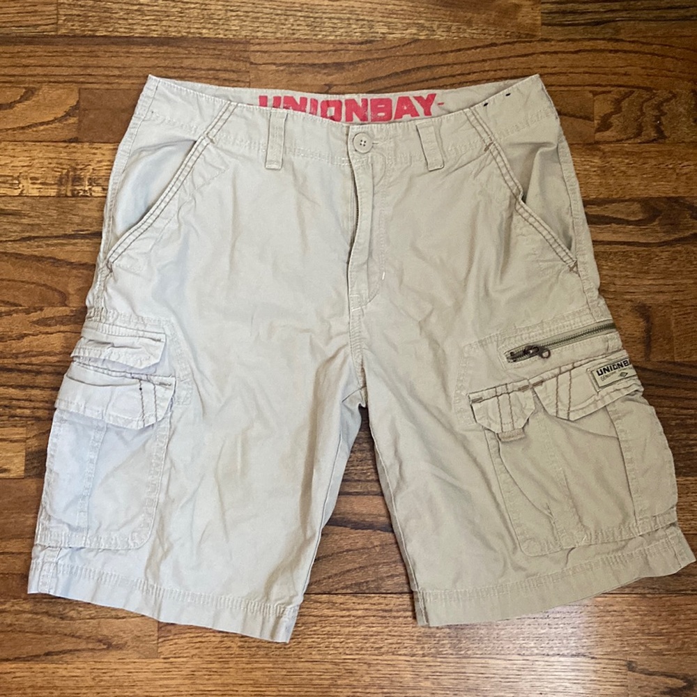 Men’s Cargo Shorts size 32